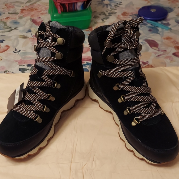 Sorel - Picture 4 of 6